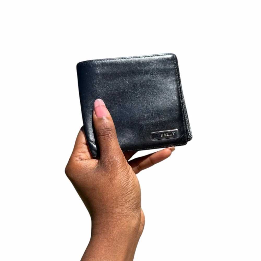Bally Black Leather Bifold Wallet Classic Logo Minimalist Quiet Luxury Neutral